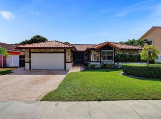 20117 NW 58th Pl, Hialeah, FL 33015