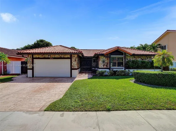 20117 NW 58th Pl, Hialeah, FL 33015