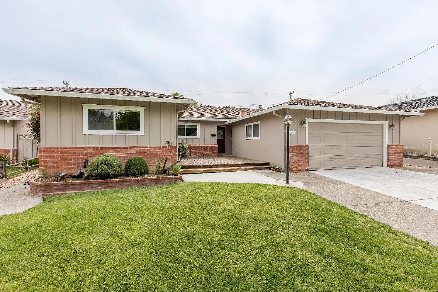 6392 Lillian Way photo 1