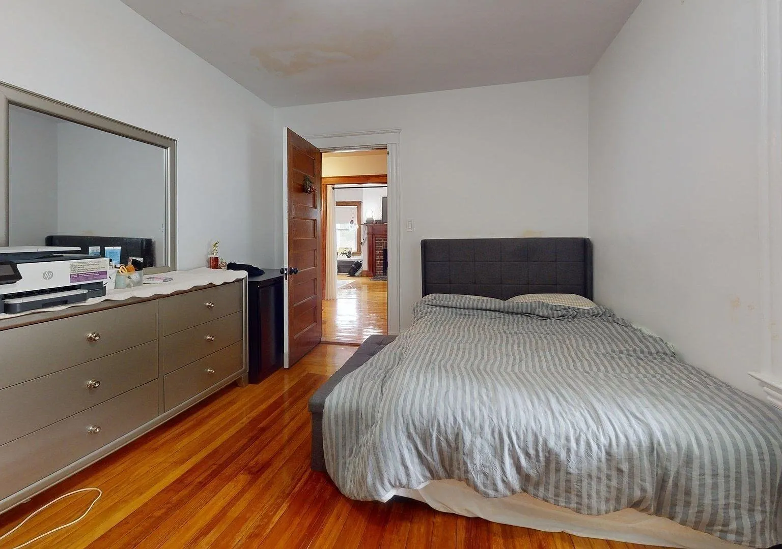3 bed, 1300 sqft, $3,650 — Photo 3