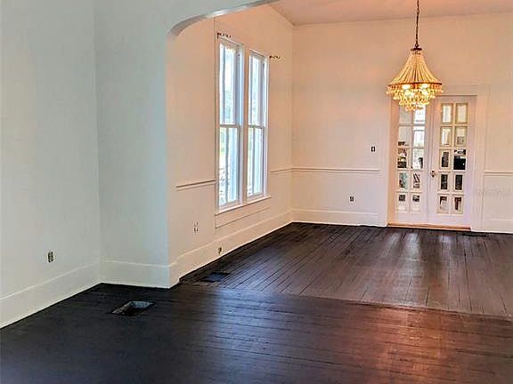 5th image of 495 E PARKER STREET