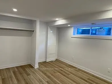696 Holt Cres #2 — Photo 10