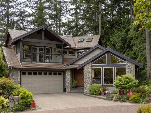 929 Matticks Wood Ln, Saanich, BC V8Y 3H6