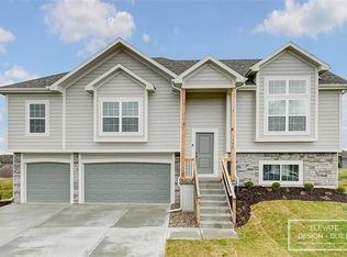 2038 SW Hook Farm Dr, Lees Summit, MO 64082