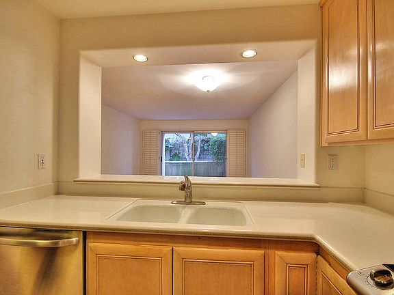 4th image of 210 Por La Mar Cir