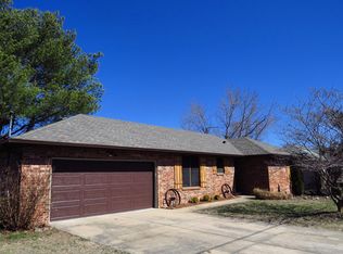 207 E Meadowbrook Ave, Clever, MO 65631
