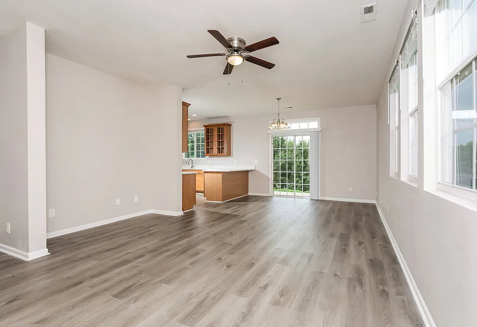 3 bed, 2.5 bath, 2045 sqft, $2,120 — Photo 4