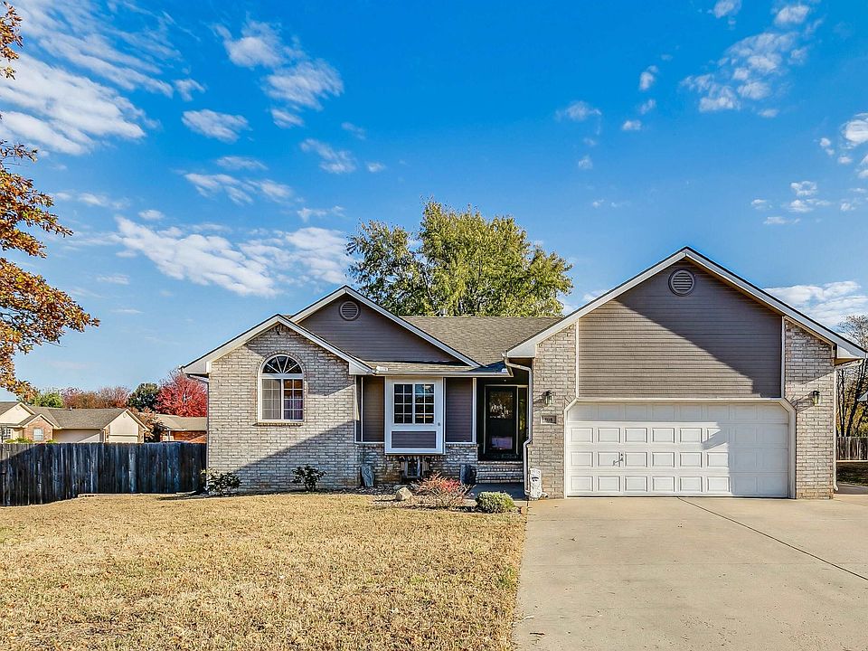 1st image of 808 Lakepoint Dr