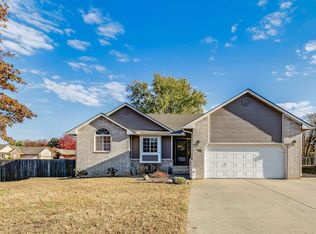 808 E Lakepoint Dr, Augusta, KS 67010