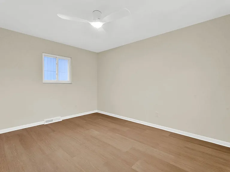 915 James K Blvd — Photo 25