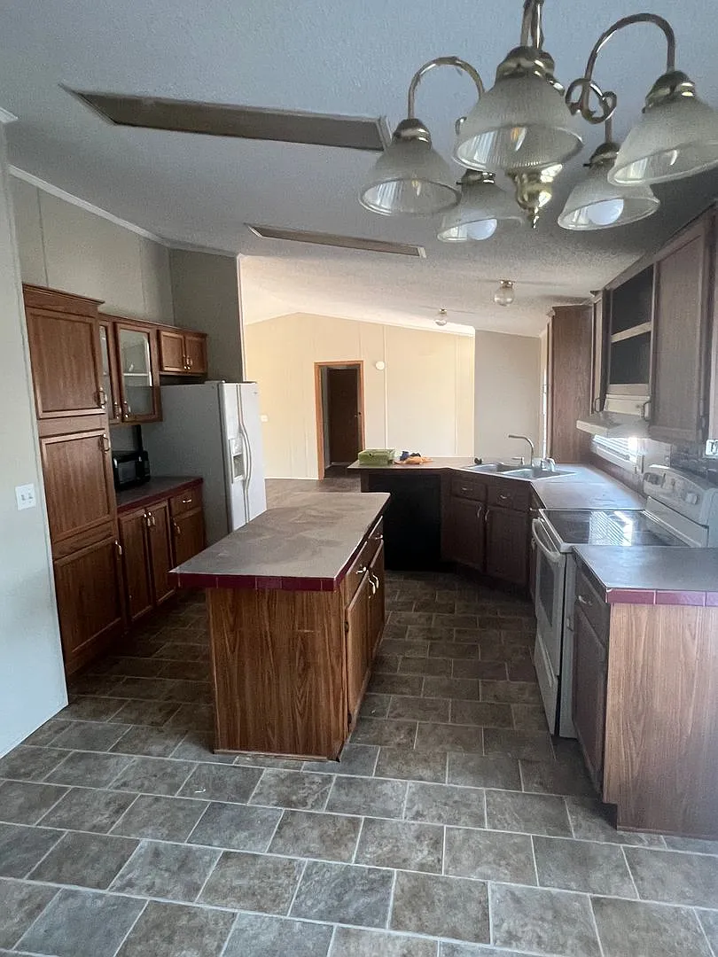 3 Bed/2 Bath House — Photo 3