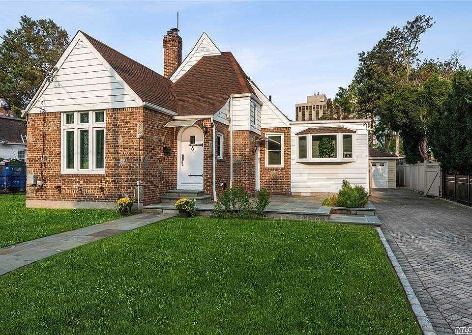 1st image of 22 Bailey Ave