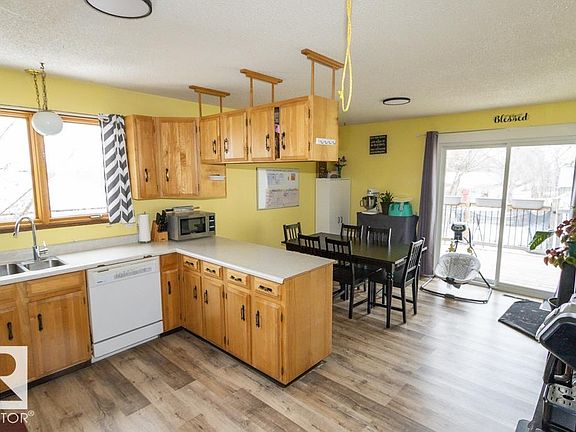 2nd image of 5016 47th St
