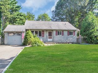 6 Jillit Dr, Smithtown, NY 11787