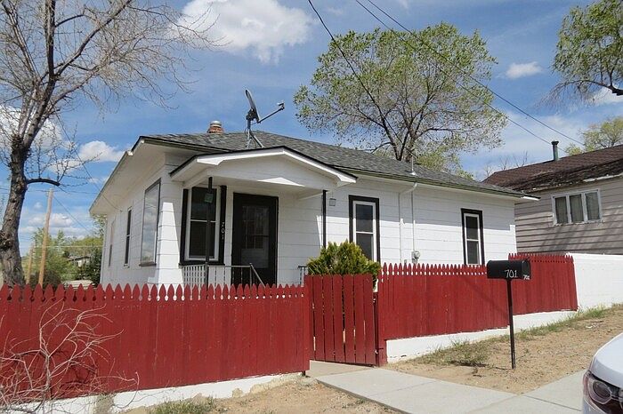 1st image of 701 4th Ave W