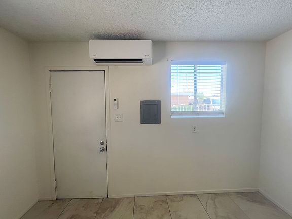 3rd image of 130 Metropolitan Dr #B