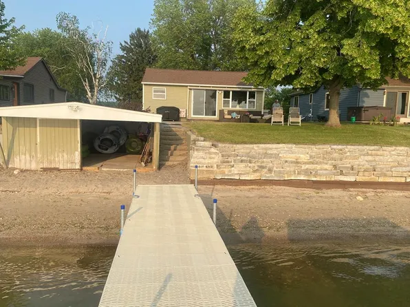 615 Arrowhead Beach Rd, Luxemburg, WI 54217