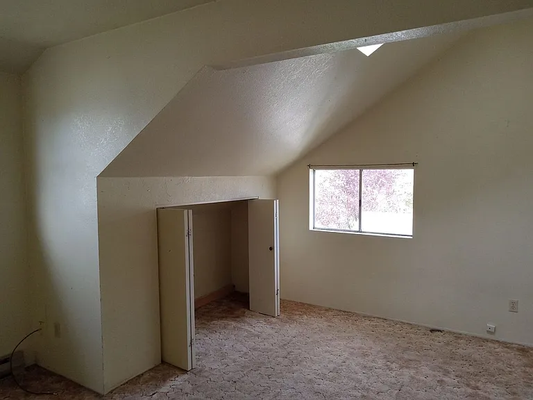 437 NE Jackson St — Photo 10