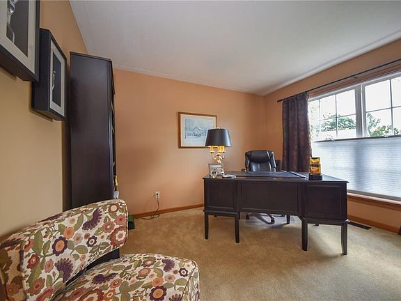 2nd image of 243 Bridgehampton Dr