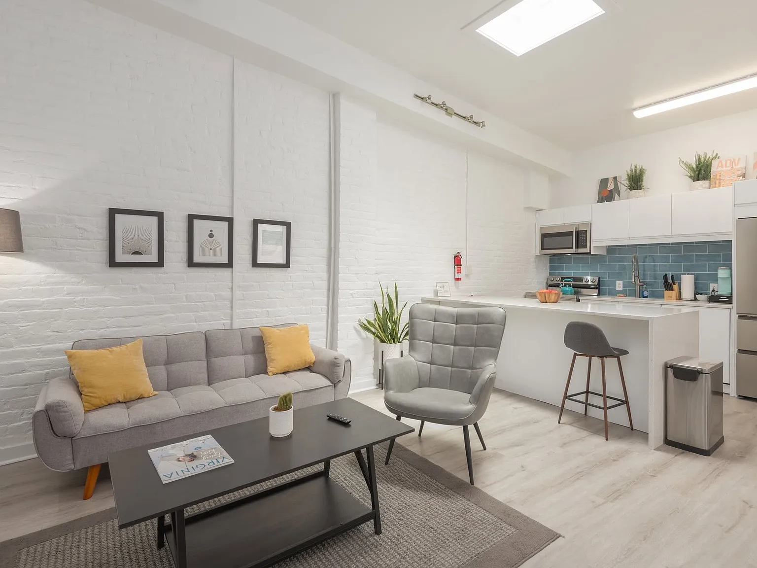 1 bed, 900 sqft, $2,000 — Photo 2