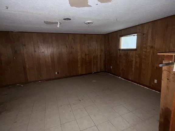 5th image of 702 Dover Rd