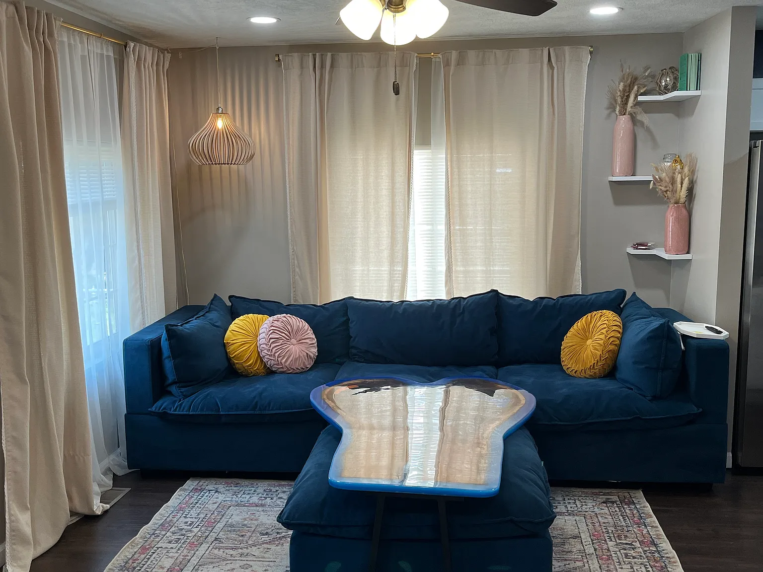 4 bed, 1360 sqft, $2,300 — Photo 2