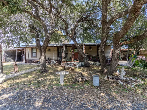 88 WALNUT ST, Brackettville, TX 78832