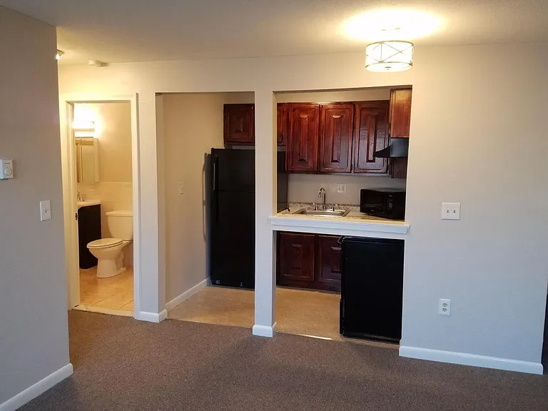 Whitney Manor — Photo 10