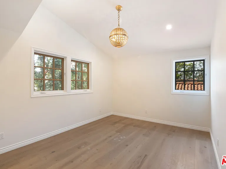 552 Wilcox Ave — Photo 34
