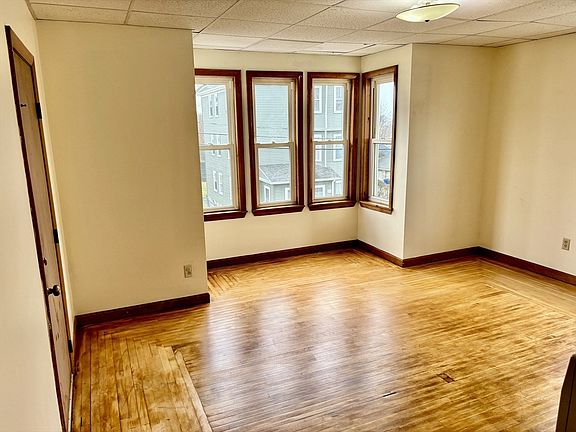 4th image of 282 Sprague St