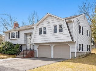 23 Briar Hill Ln, Waltham, MA 02452
