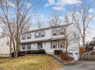 5 Jardine Ct, Morris Plains, NJ 07950