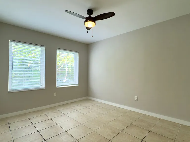 534 SW 6th Ct — Photo 9