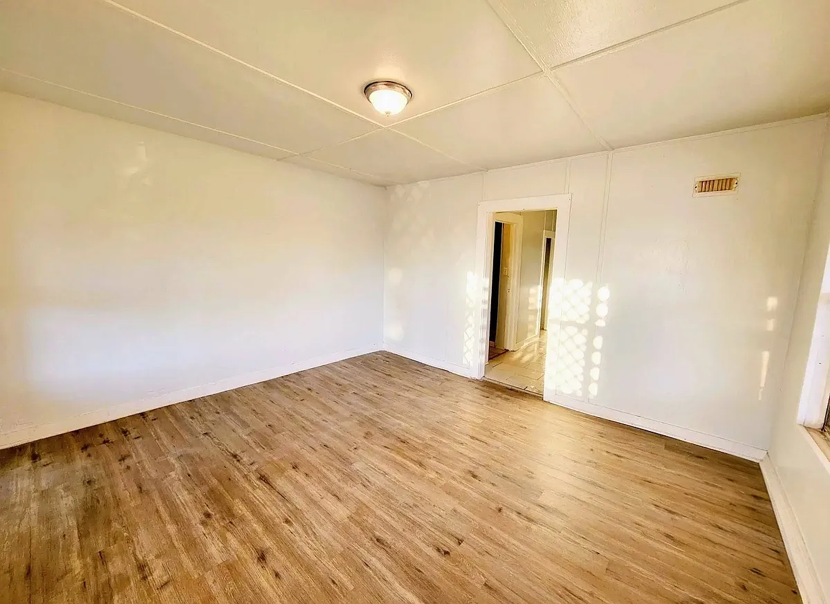 Building Photo - 1003 S Main St #B