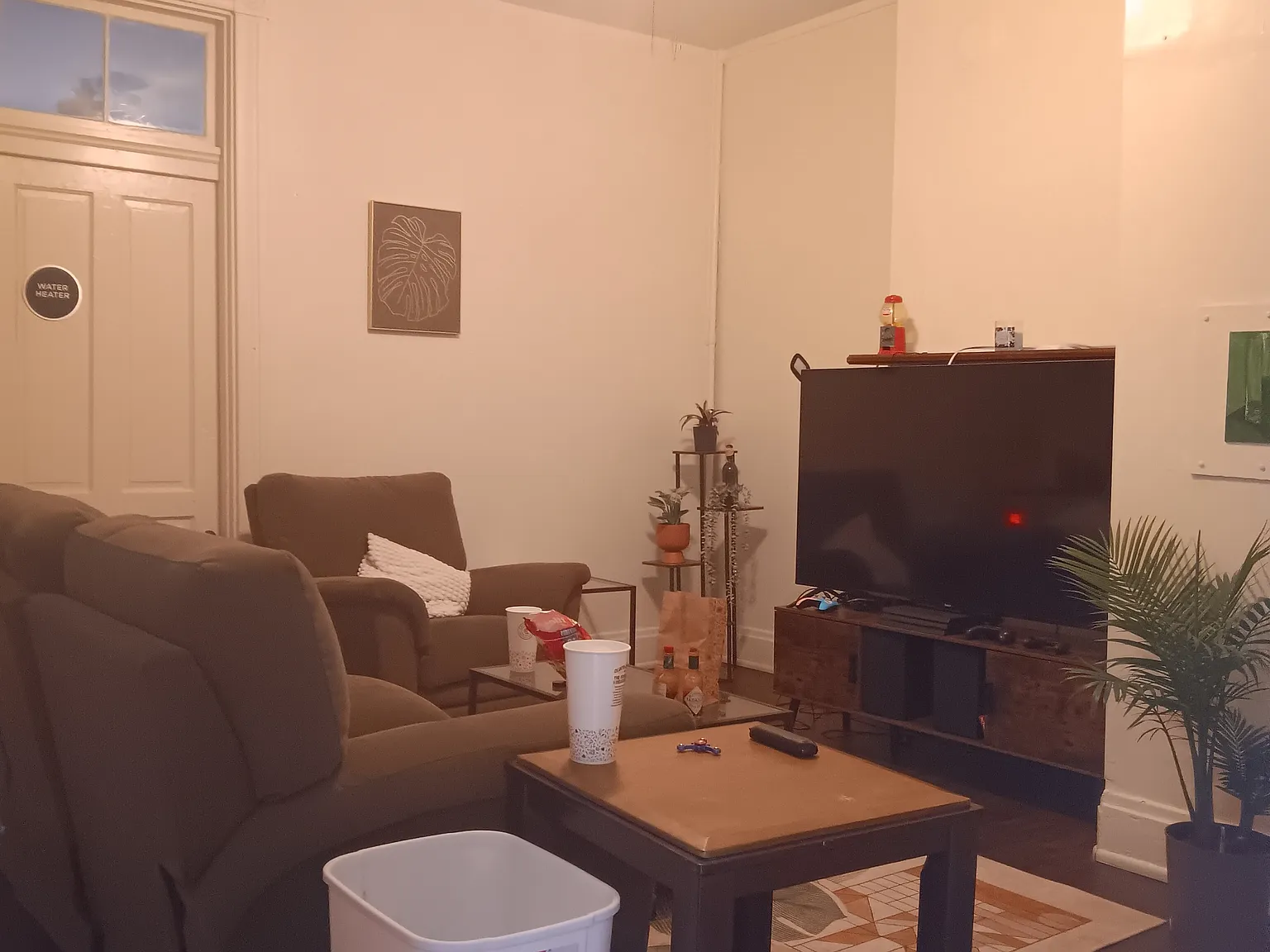 3 bed, 2160 sqft, $2,025 — Photo 3