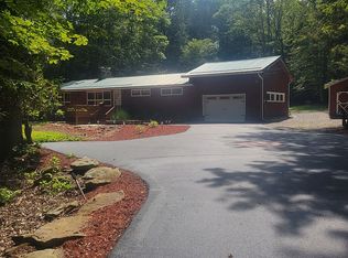 225 S Peninsula Dr, Central City, PA 15926