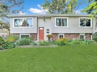 7716 Knotty Pine Ct, Woodridge, IL