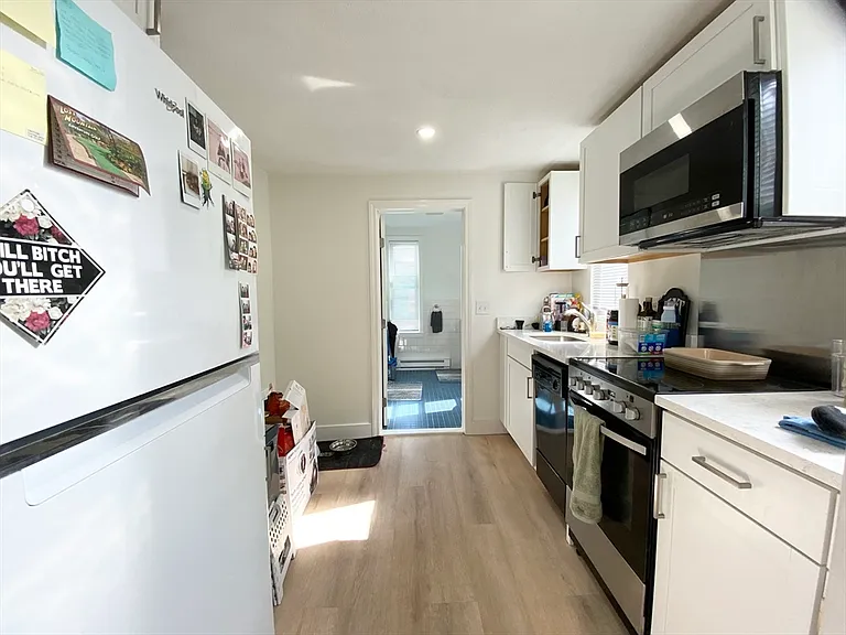 568 Main St #3 — Photo 2