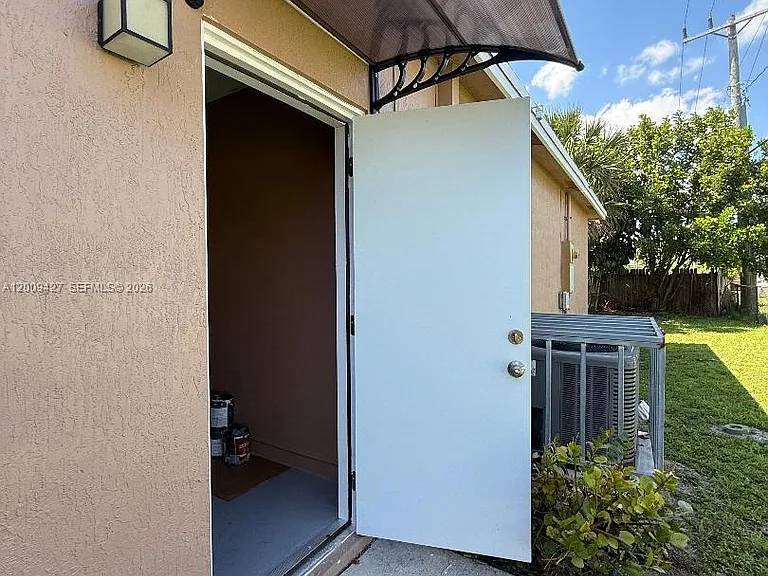 2713 NW 6th St — Photo 10