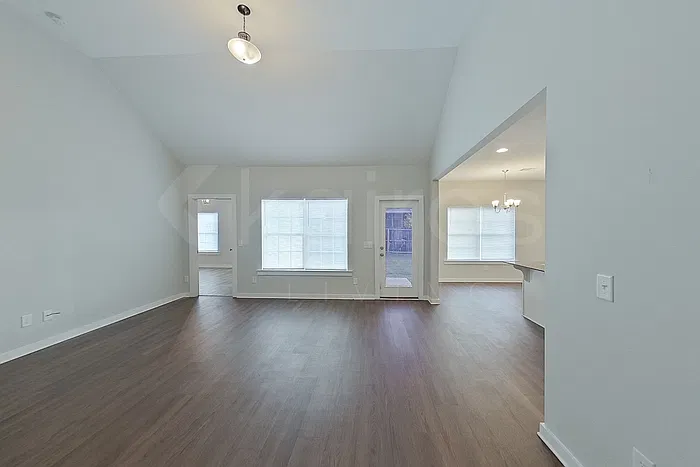 4 bed, 2.0 bath, 1620 sqft, $1,725 — Photo 4