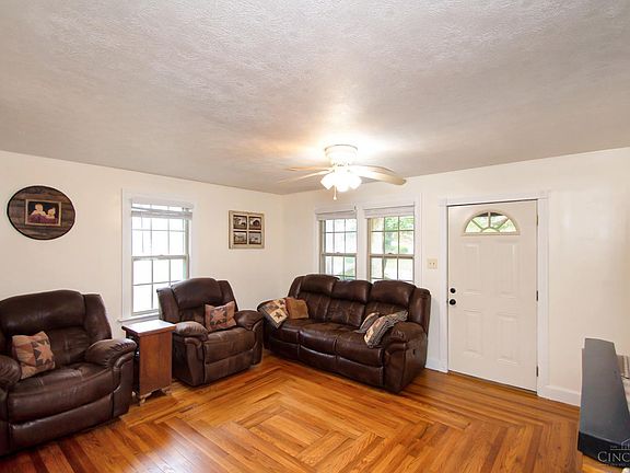 3rd image of 208 E Main St
