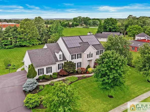 1 Blossom Hill Dr, Plainsboro, NJ 08536