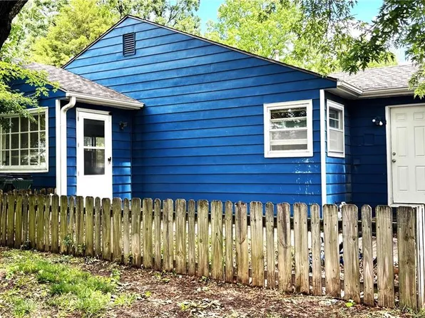 1024 Iowa St, Lawrence, KS 66044