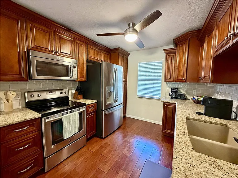 6905 Lake Place Ct — Photo 10