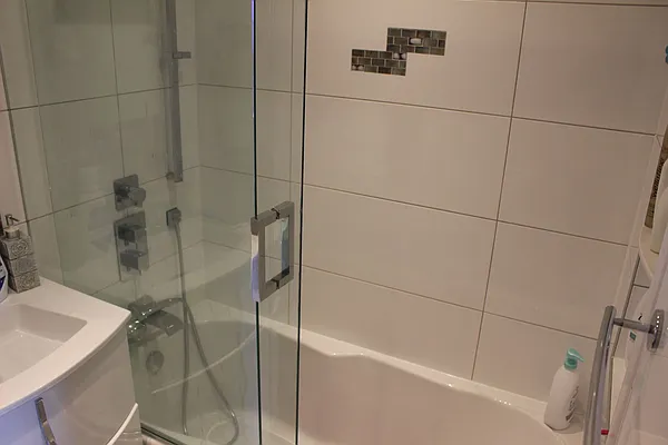 Sold by Thomas Lipovetsky, LREB | media 31