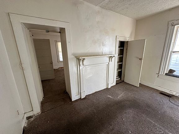 4th image of 600 Hughes St