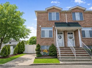 10 Dunhill Ln, Staten Island, NY 10309