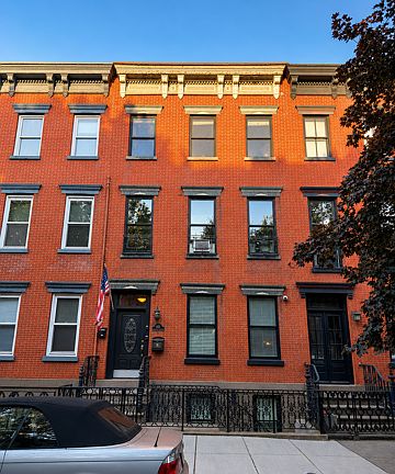 2nd image of 635 Bloomfield St #2