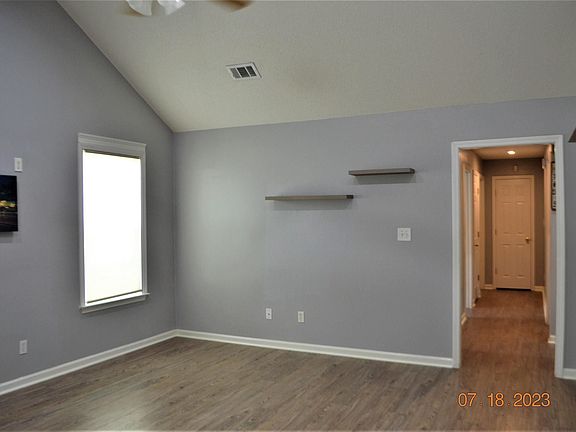 4th image of 135 Cedarland Dr