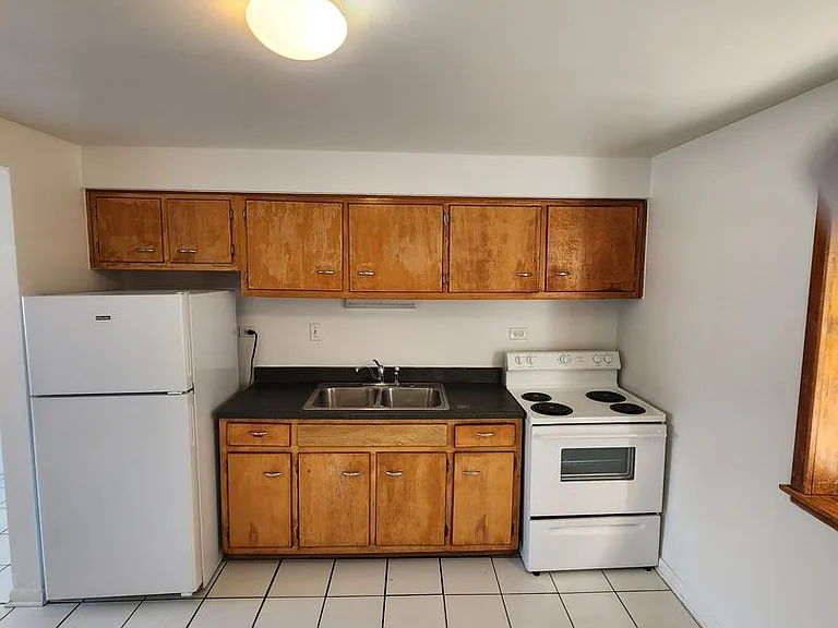 2740 S 17th Ave — Photo 3